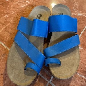 Blue Munro Aries sandals
